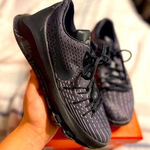 KD 8 youth basketball shoes. Size 6y